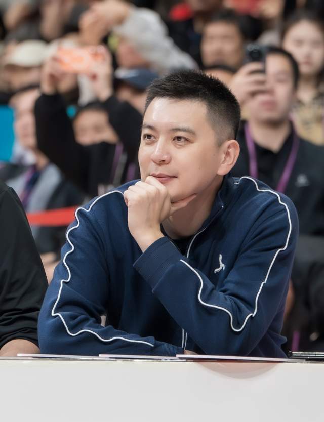 皇冠体育app下载-真不讲情面！杨鸣点评北京男篮，直言仍未展现冠军相，高看上海队